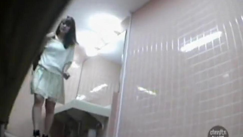 Hidden cameras filming Asian girls in the toilet