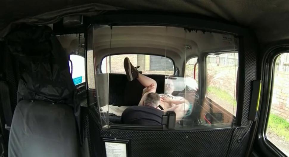 Lusty Brunette Amateur having Wild Oral Sex in the Taxi - video 2