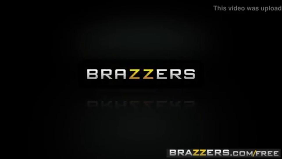 Brazzers - Mommy Got Tits - (Ariella Ferrera, Missy Martinez, Danny D)