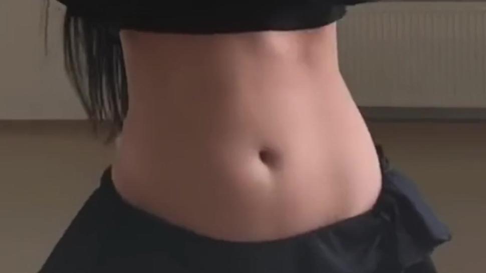 I want to hump her sexy belly while she dances, so sexy