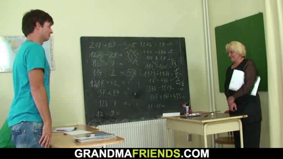 GRANDMA FRIENDS - Lucky studs have fun with old mature blonde teacher