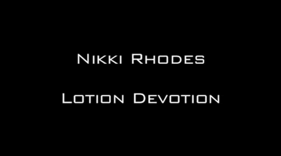 Nikki Rhodes Foot