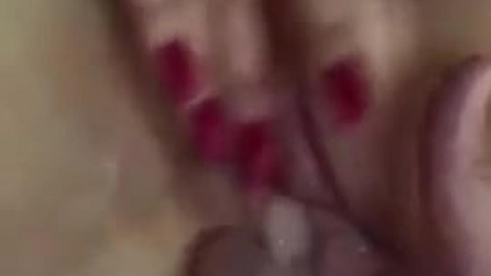 Woman squirting and screaming (very loud)