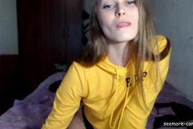 Petite Teen Show Off Her Pussy
