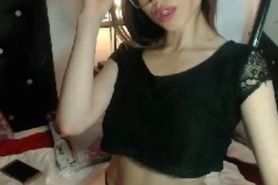 SEXY WEBCAM GIRL WITH TINY OUTIE
