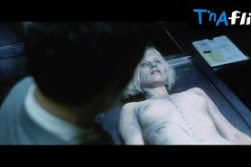 Catherine Sutherland Breasts Scene  in The Cell