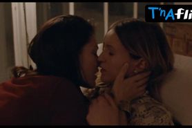 Christa Theret Lesbian Scene  in Non-Fiction
