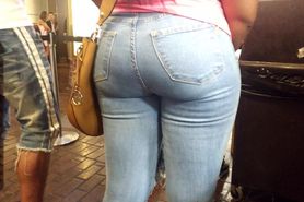 Candid Ass Thick Booty 14 in Jeans