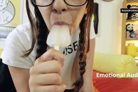Virtual Joi: giovane studentessa tettona sexy italiana si masturba con un ghiacciolo