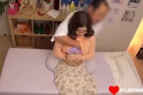 Old man massaged hot Asian and they had hidden camera sex