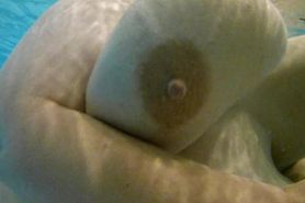 Missus tits underwater shake