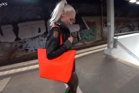 Geile Blondine am Bahnhof abgeschleppt und hart zerfickt