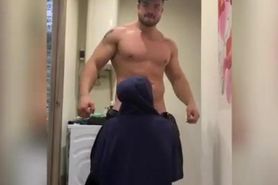 Huge Straight Bodybuilder Sucked by submissiveTwink