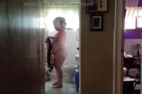 My Plumper Wife Chris showes her 252 pound bady in the bathroom nude.