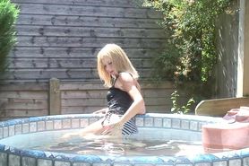 Mature.nl - British kinky mature lady having fun at the pool