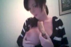 Busty webcam chick squeezes a chocolate eclair between her boobs