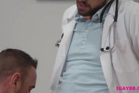 Muscled doctor Michael Roman analed Wesley Woods asshole