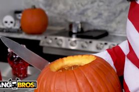 BANGBROS - Evelin Stone Gets To Suck On A Big Popsicle This Halloween