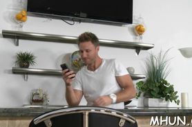 Dude manages to make milf cum - video 27