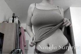 Natyla Surprise ukázala prsa na kameru
