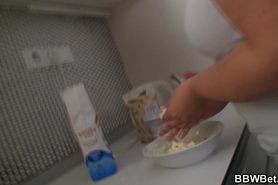 Sex with big booty plumper on the kitchen