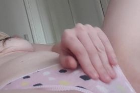 Rubbing my teen pussy until I cum - Onlyfans Tahlia_simms
