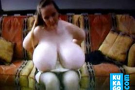 Very big boobs and very big bra Amateur - video 1
