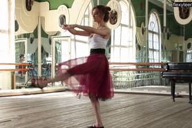 Tight shaved pussy gymnast Alla Zadornaja making ballet moves