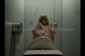 SHE USES THE PUBLIC TOILET LIKE A REAL LADY (*real footage*)