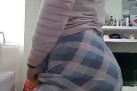 Hot big ass cam girl showing her on skype