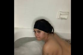West pussy play in jacuzzi - video 1