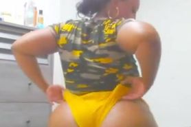Ebony Bbw yellow ass