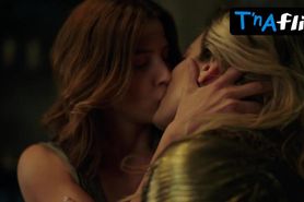 Cobie Smulders Lesbian Scene  in Stumptown