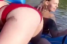 Thick white bitch knows how to throw it down