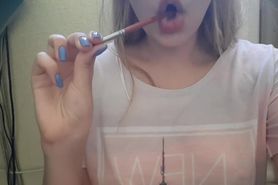 Sexy whore with blondy hair and big pink lips sucks painting brush