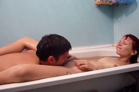 Sex in the bathtub - video 1