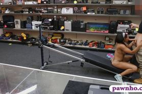 Amateur babe sucks off and banged by nasty pawn guy