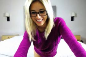 Blond webcam model with athletic body masturbates