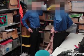 Teen suspect pussy got fucked at the backroom