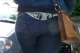 Big ass in tight jeans (candid)