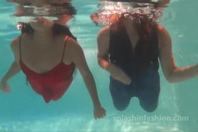 2 girls wetlook in pool