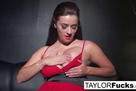 Taylor Vixen stuffs her pussy with a toy - video 1