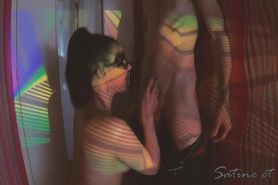 Satine's 70' Show: MILF danse et baise son mari contre le mur - Satine&Big