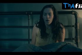 Kate Siegel Sexy Scene  in The Haunting Of Hill House