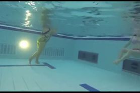 Teen Sex in Pool - under Water Cam