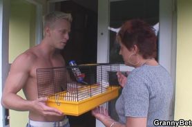 Granny games with hot neighbour