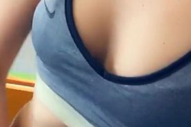 18 girl masturbates in the gym - leak Snapchat