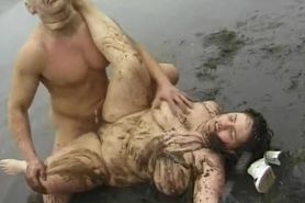 Fucking In The Mud - Julia Reaves