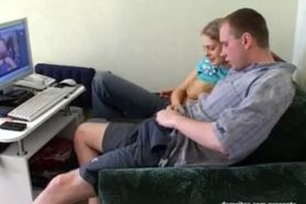 Amateur couple fuck in front of the computer
