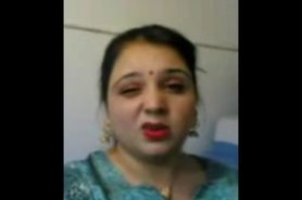 Pakistani Muslim Wife shows hairy Fuddi Vulva and plump Bhosree Cunthole